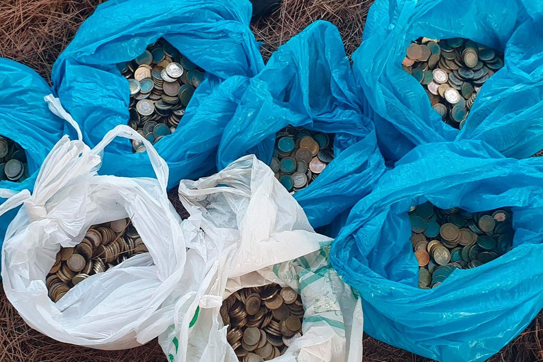 Capturados tres ladrones expertos en robar monedas de máquinas tragaperras en bares de Catalunya desde 2008