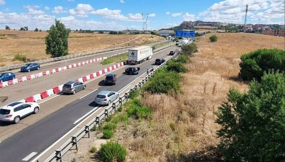Colisión vehicular en A-62 genera retenciones en Arroyo de la Encomienda y se desconoce número de heridos