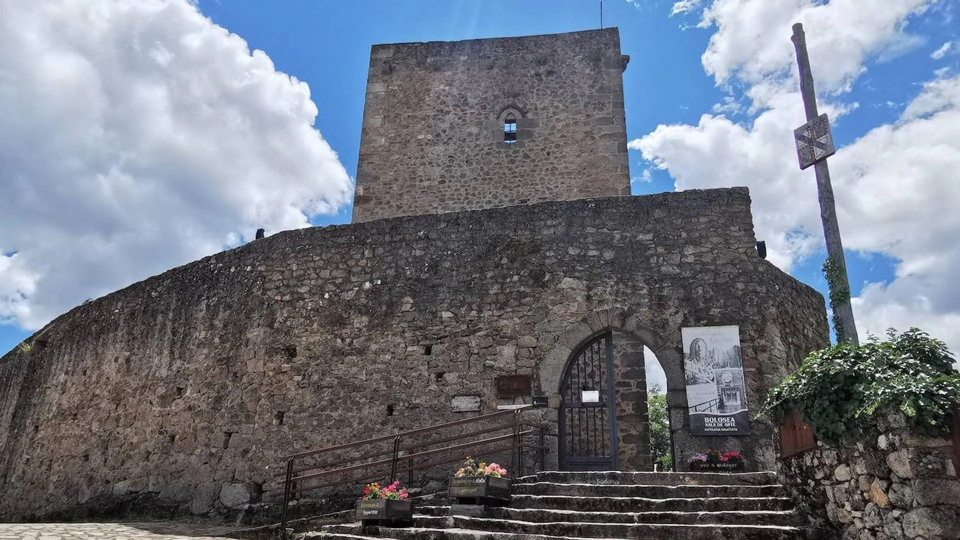 Una joven denuncia una agresión sexual con sumisión química en San Martín del Castañar
