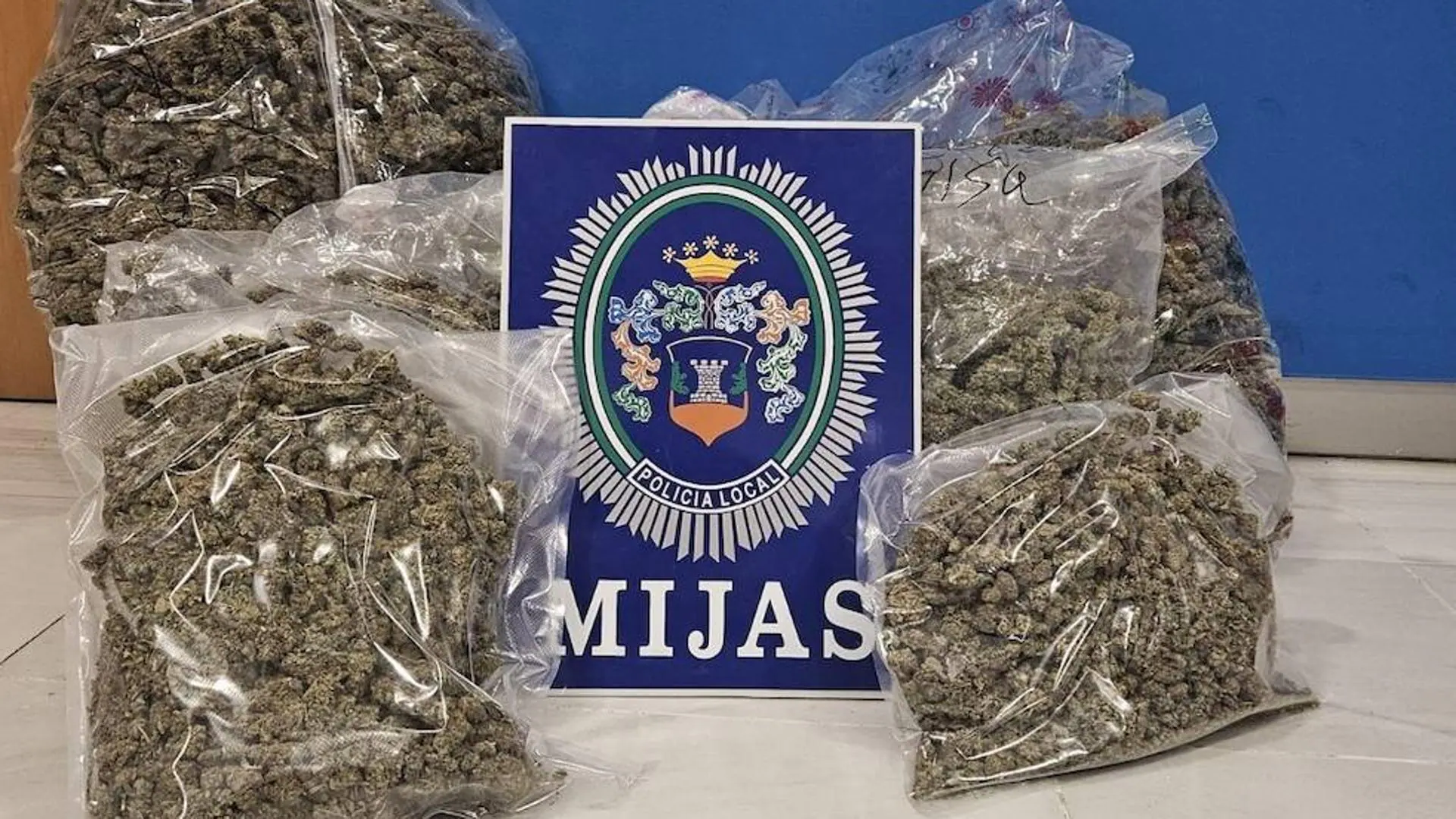 Detenido un conductor en Mijas tras ser interceptado con 18 kilos de marihuana