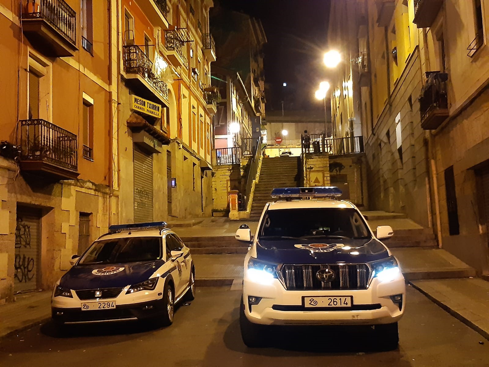 Dos detenidos en Basauri tras sustraer un coche y embestir contra dos vehículos policiales