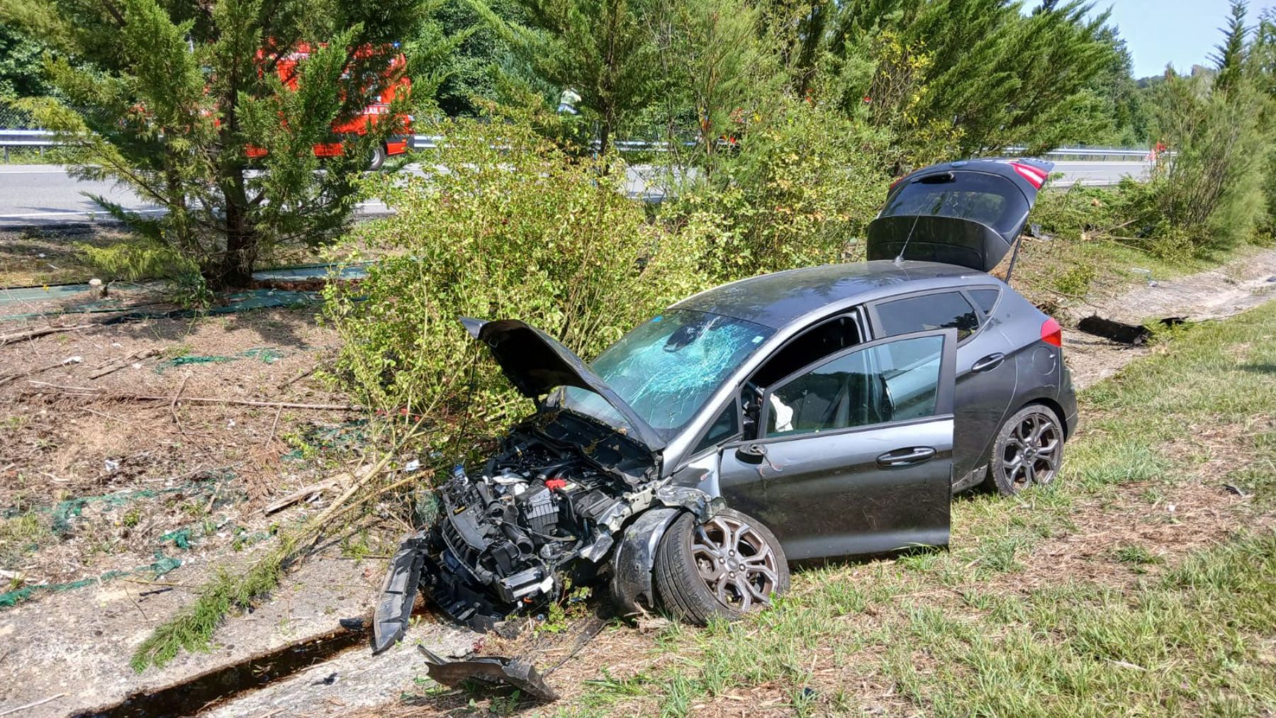 Dos motoristas heridos en accidentes de tráfico en Pamplona, uno con una posible fractura de brazo y otro con una contusión en la rodilla