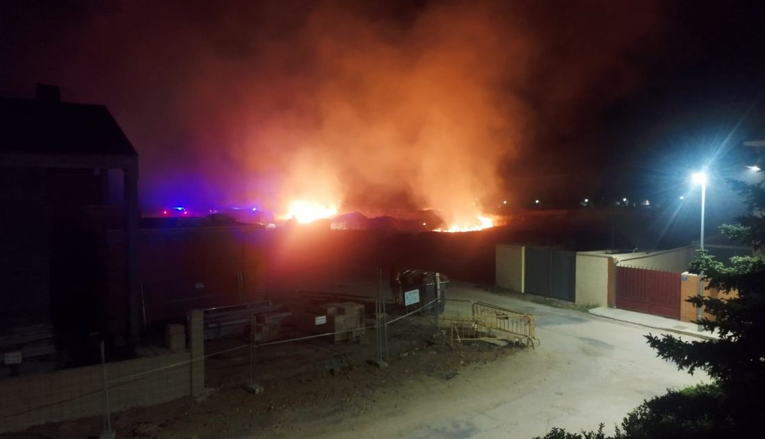 Un incendio en el alfoz de Zamora alerta esta madrugada a los vecinos