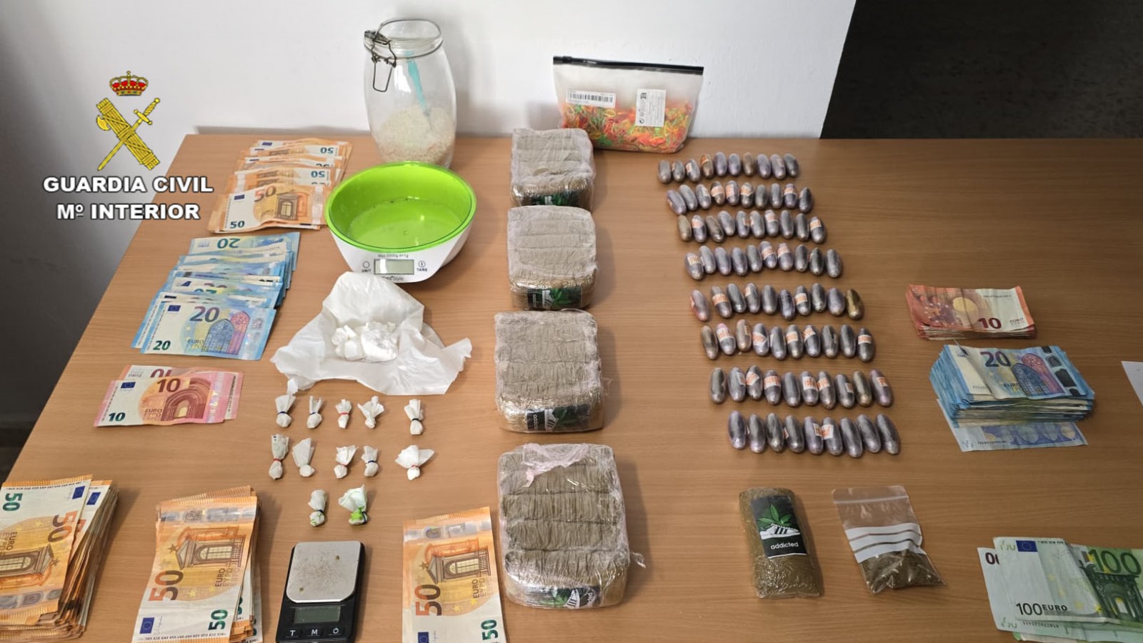 Pillados in fraganti en Palos de la Frontera con gran cantidad de droga y casi 10.000 euros en efectivo