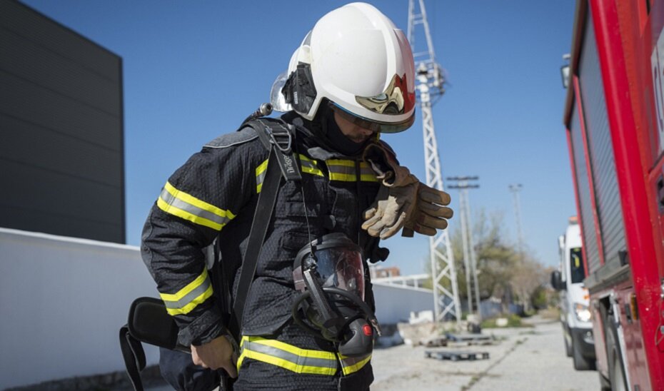Cinco personas afectadas tras incendiarse un vehículo en Jaén