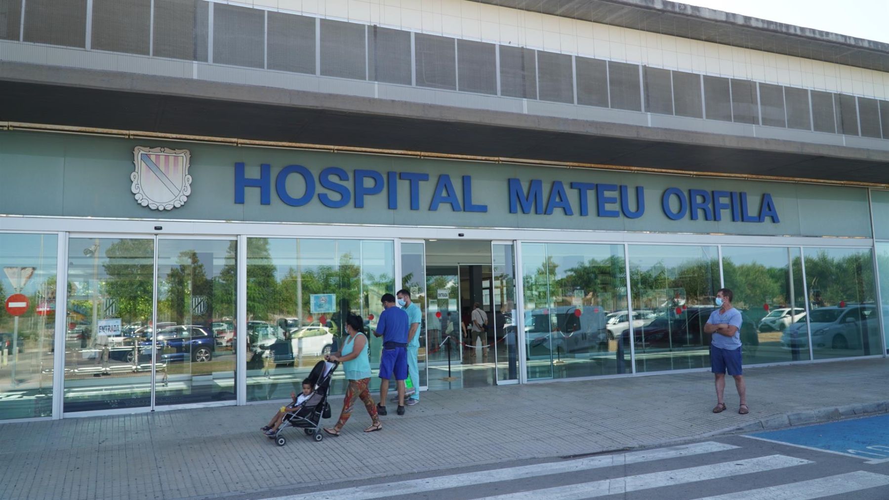 Varias personas atendidas por inhalación tóxica de gas en un hotel en Son Bou (Menorca)