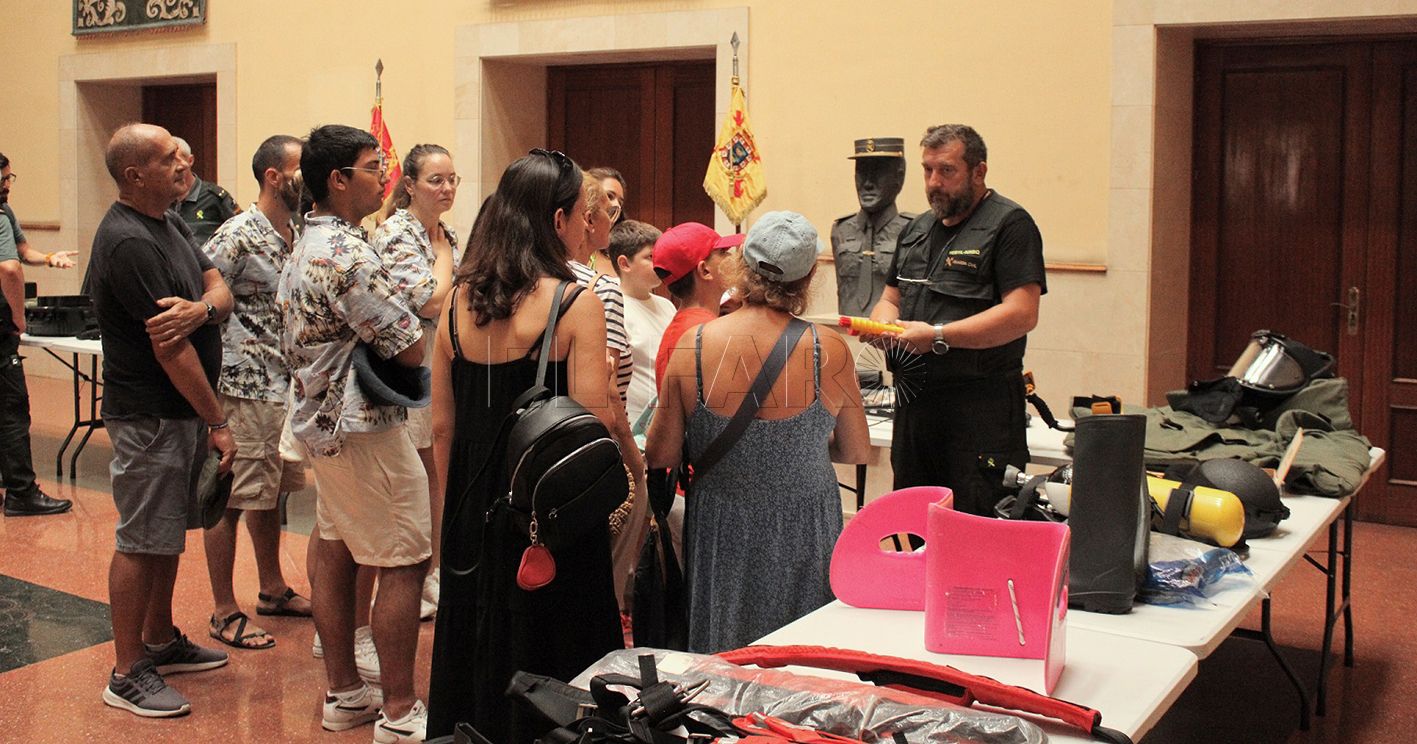 La Guardia Civil de Melilla abre sus puertas a los abuelos y nietos en un campamento de cultura y seguridad ciudadana