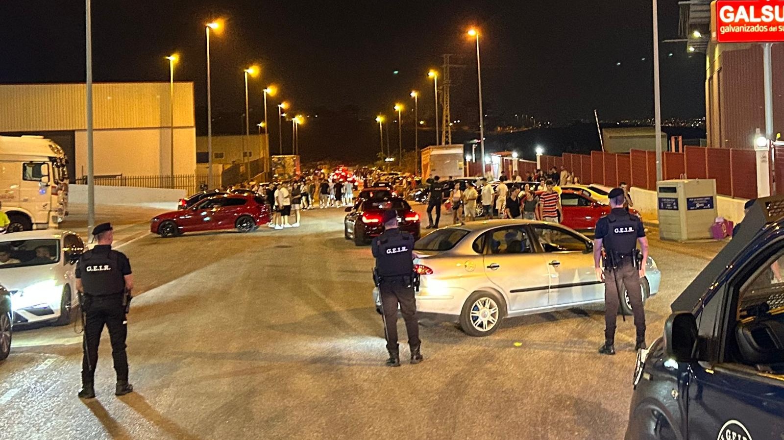 Música, ruido y derrapes: destapan una concentración ilegal de alrededor de 300 vehículos en Molina de Segura