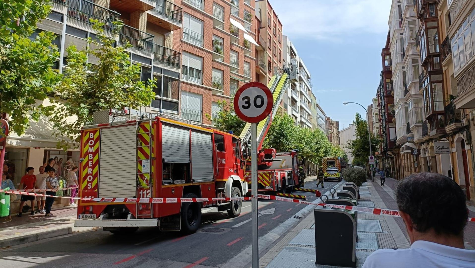 Los Bomberos sofocan un incendio en un restaurante de Logroño sin causar daños personales