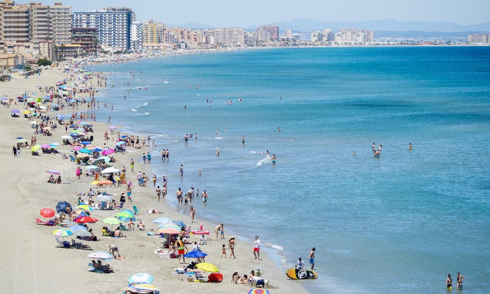 Fallece un hombre de 71 años mientras se bañaba en la playa del Galúa en La Manga