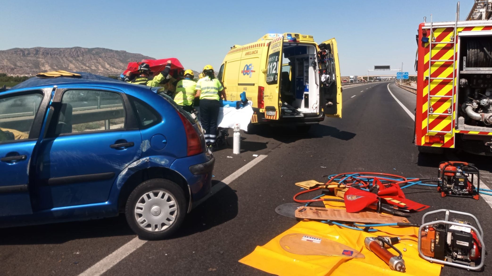 Tres accidentes dejan a 8 personas heridas y largas retenciones en la A-7 a la altura de Alhama de Murcia
