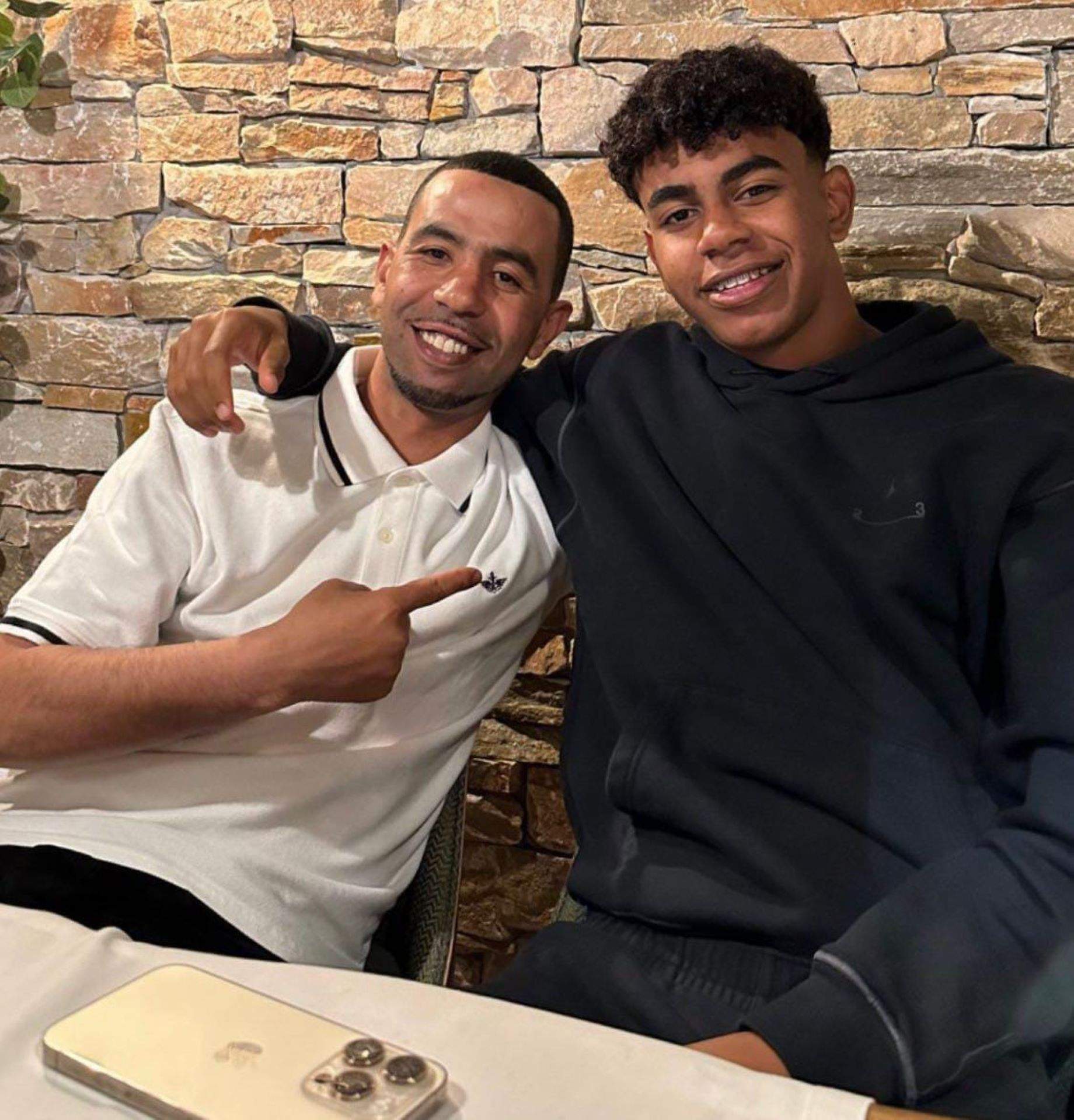 Padre del jugador del Barça Lamine Yamal apuñalado en un parking de Mataró
