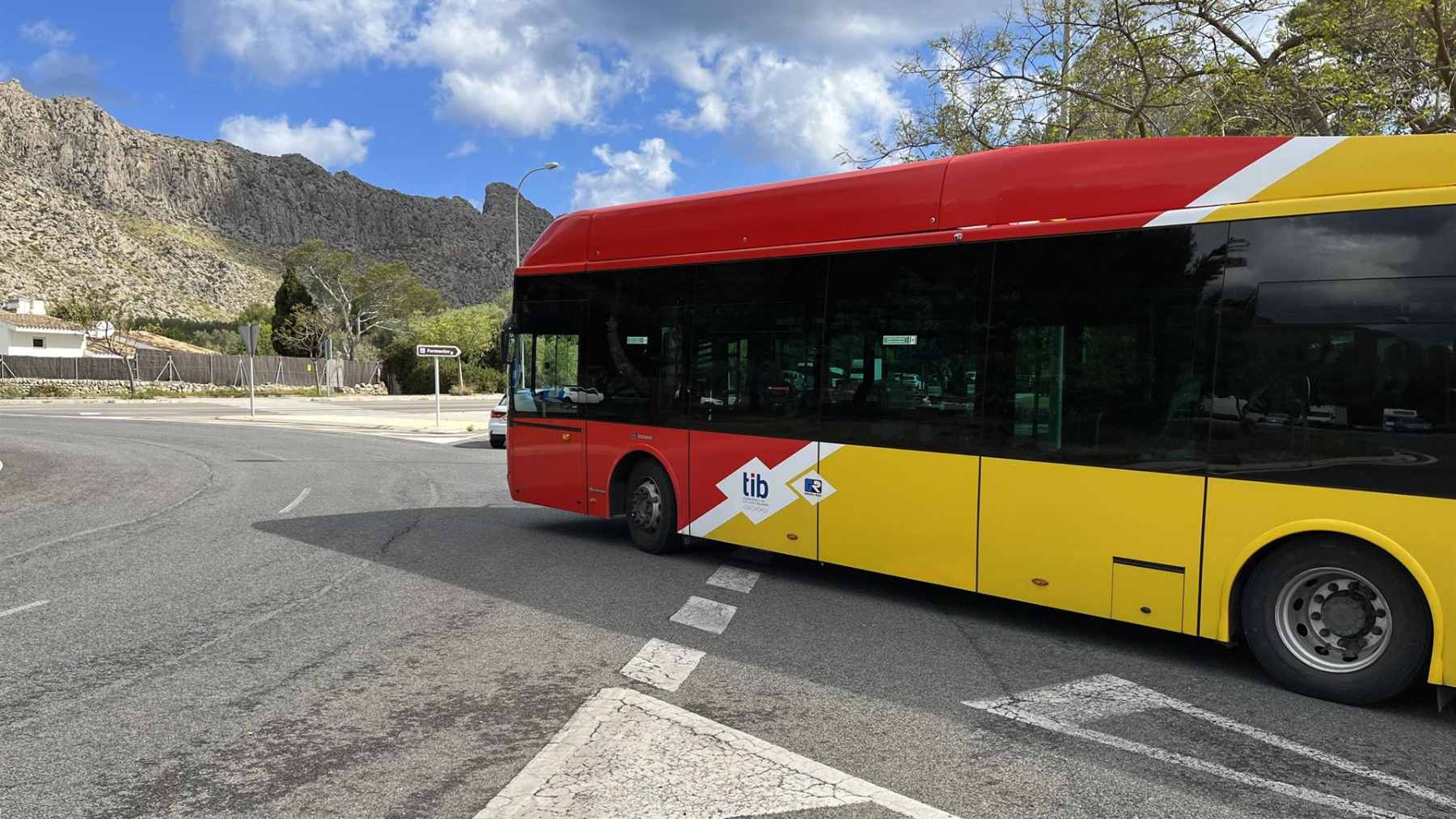 Pasajero agrede a conductor de autobús del TIB mientras dormía