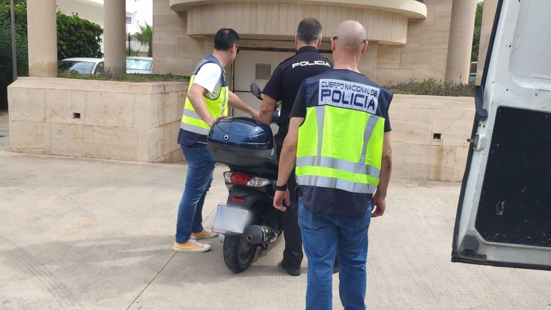 Detenidos dos argelinos ilegales por robar una cartera y un reloj a un matrimonio en Playa de Palma