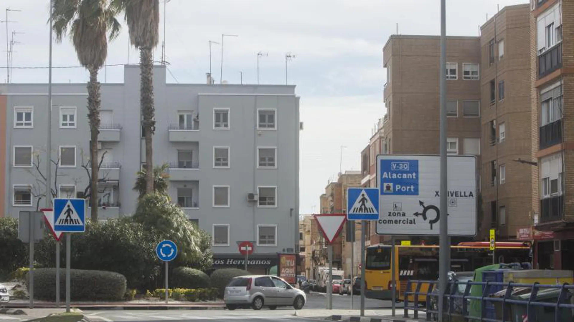 Fallece una mujer al caer mientras trepaba por una fachada en Xirivella