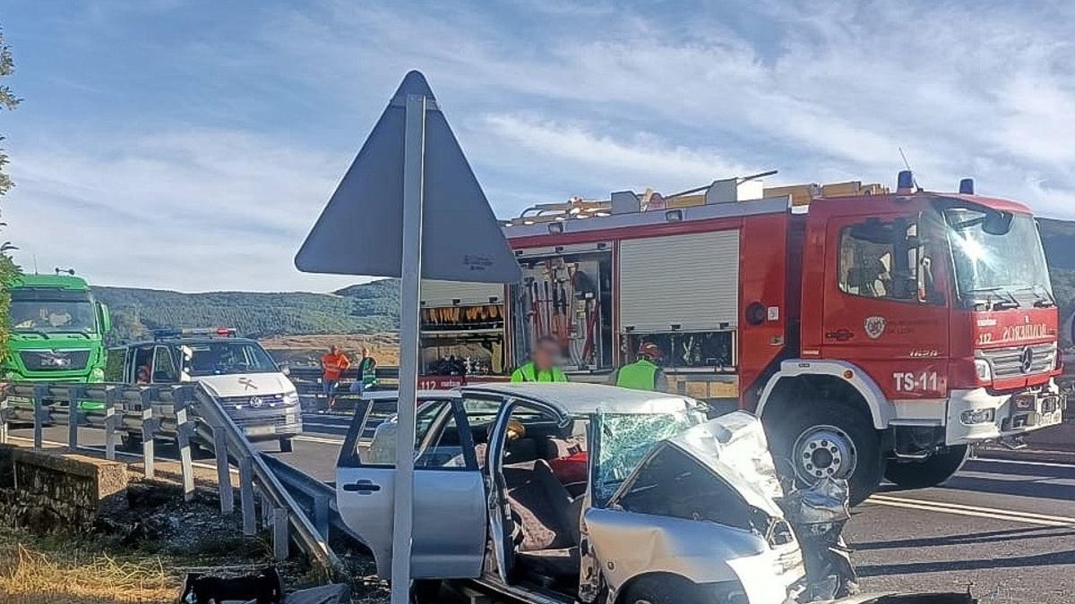 Imagen del accidente mortal de tráfico en La Pola de Gordón.