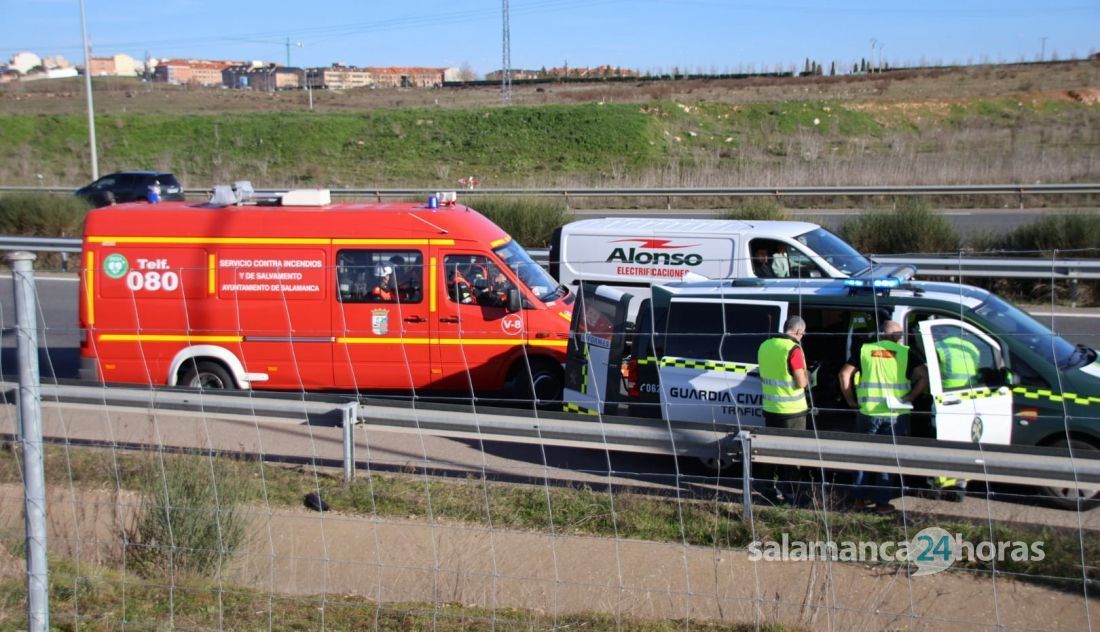 Tres heridos tras choque entre turismo y camión en la autovía A-62 sentido Portugal