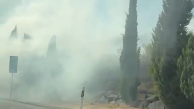 Vídeo | Susto en la A-49: Un coche sale ardiendo a la altura de Gibraleón