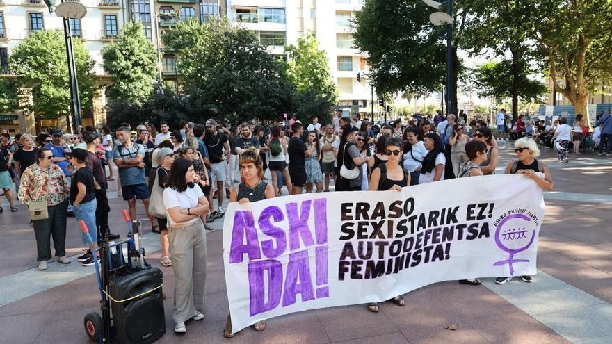 Concentración en Donostia en contra de la agresión machista por parte de un ertzaina