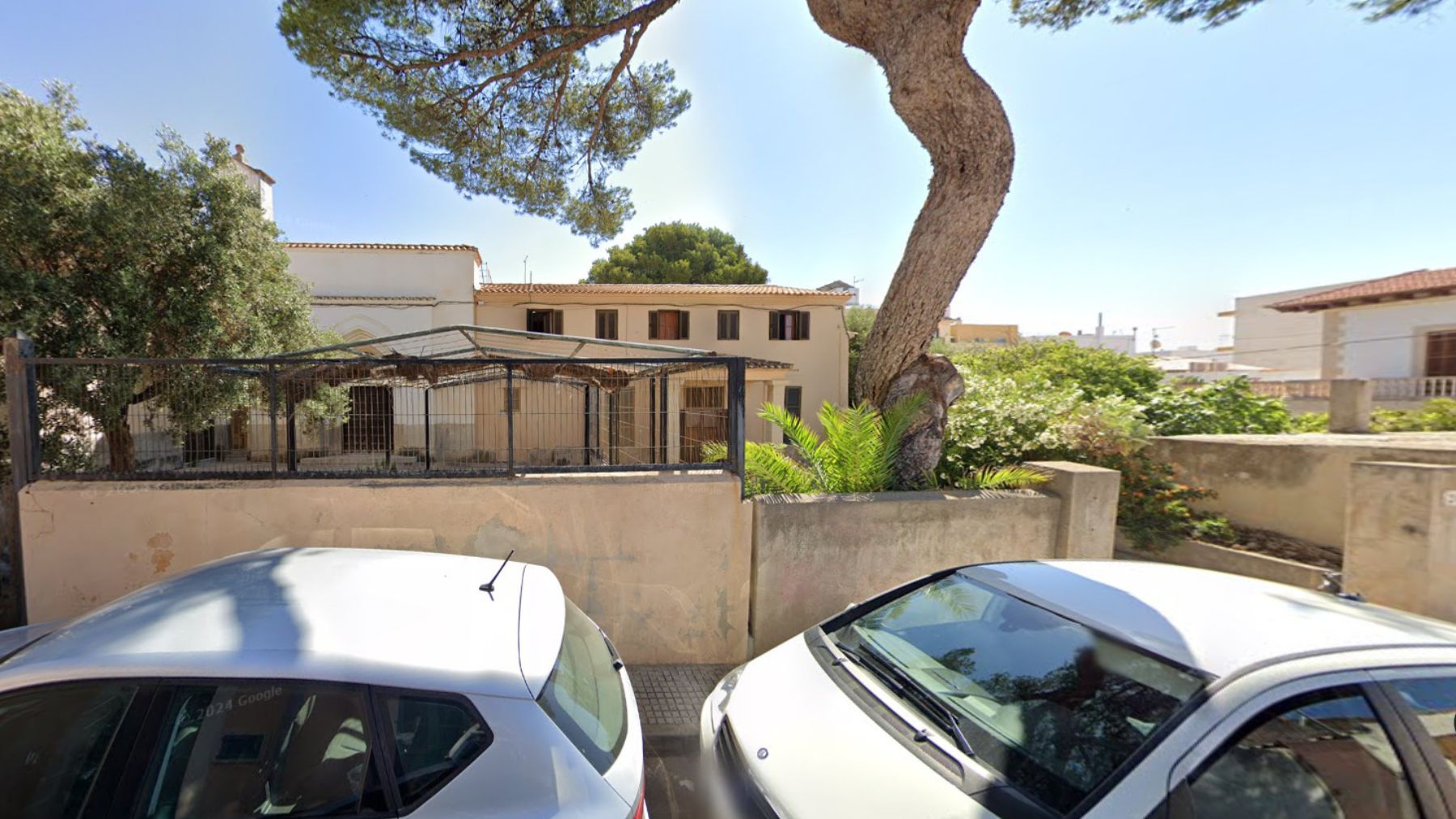 Vecinos linchan a jóvenes inmigrantes argelinos en Mallorca: centro de menores atacado sin heridos