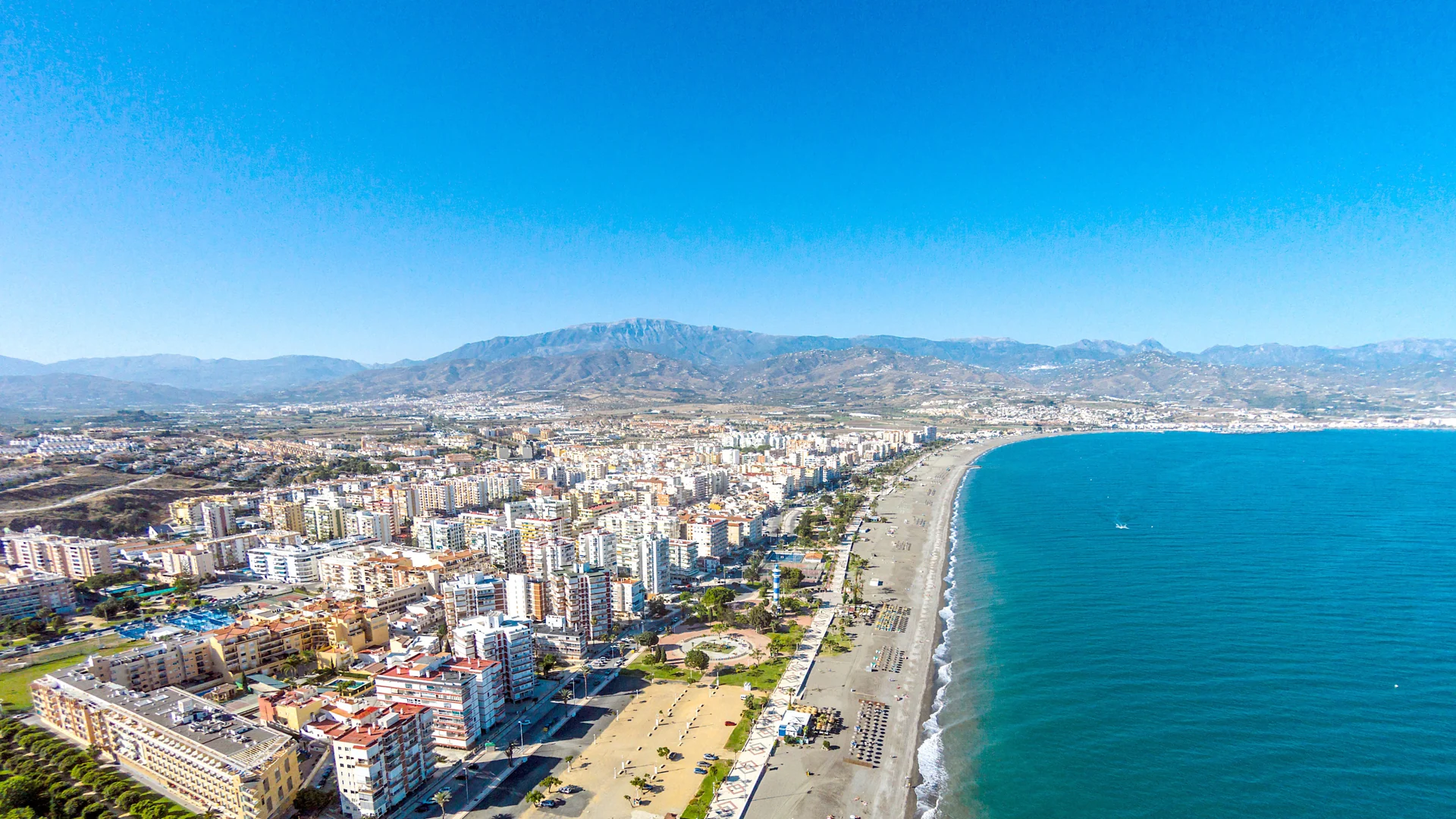 Una joven de 22 años, herida muy grave con un corte en el cuello por arma blanca en una pelea en Torre del Mar