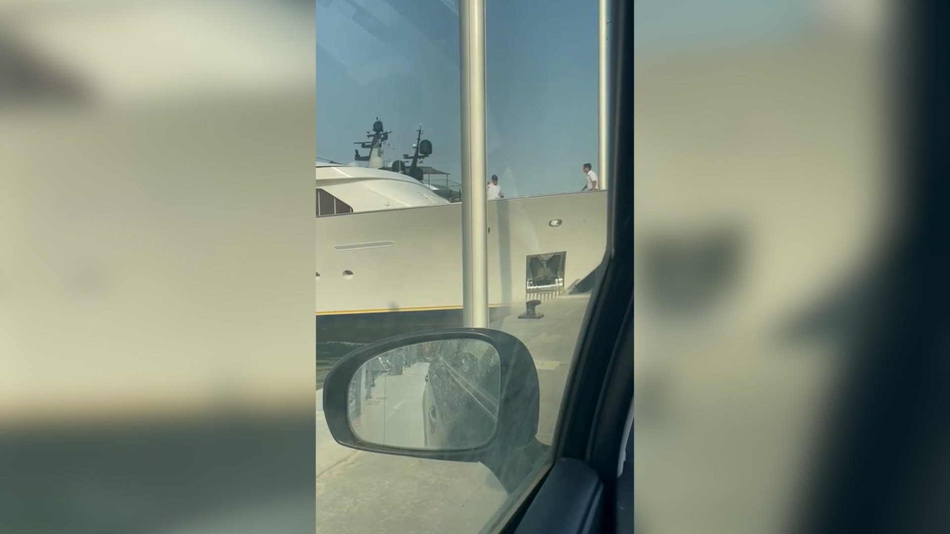 Violento accidente en el Club de Mar: un yate de lujo impacta contra el pantalán sin dejar heridos pero causando graves daños materiales