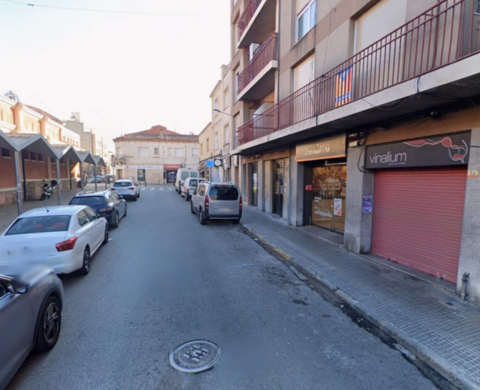 Violento atraco en un supermercado de Terrassa: hombre armado con martillo se lleva el dinero