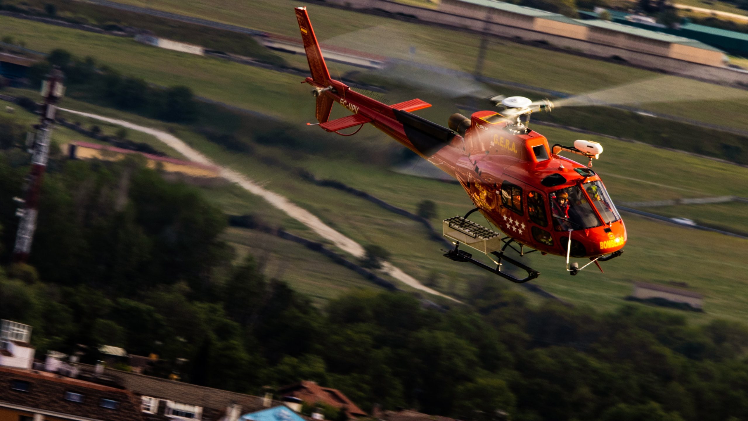 Espectacular rescate en helicóptero de un escalador accidentado en La Pedriza