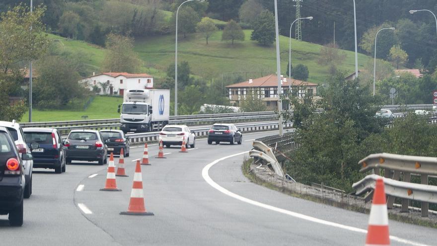 Choque en la AP-8 en Zarautz provoca cuatro kilómetros de retenciones sin heridos