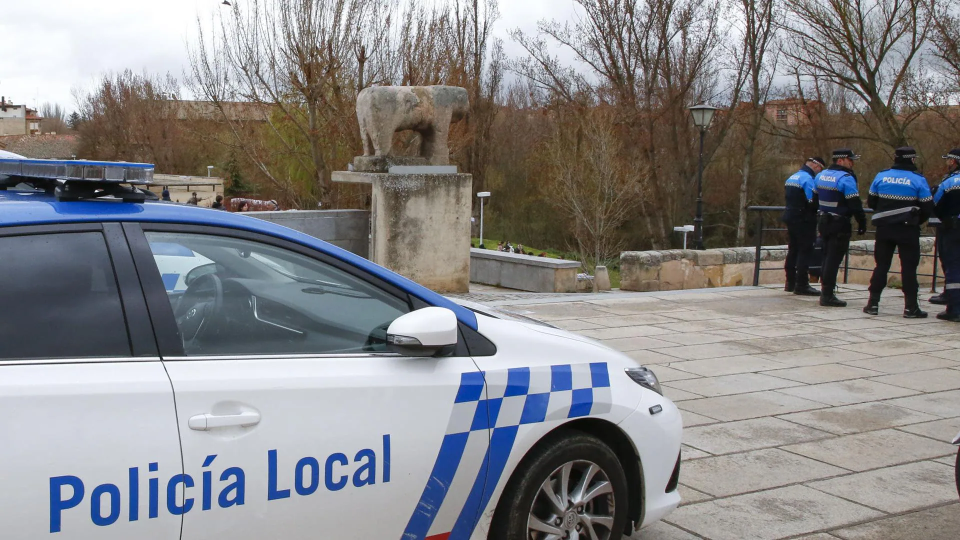 Accidente en el Puente Romano de Salamanca deja a motorista de 25 años herido