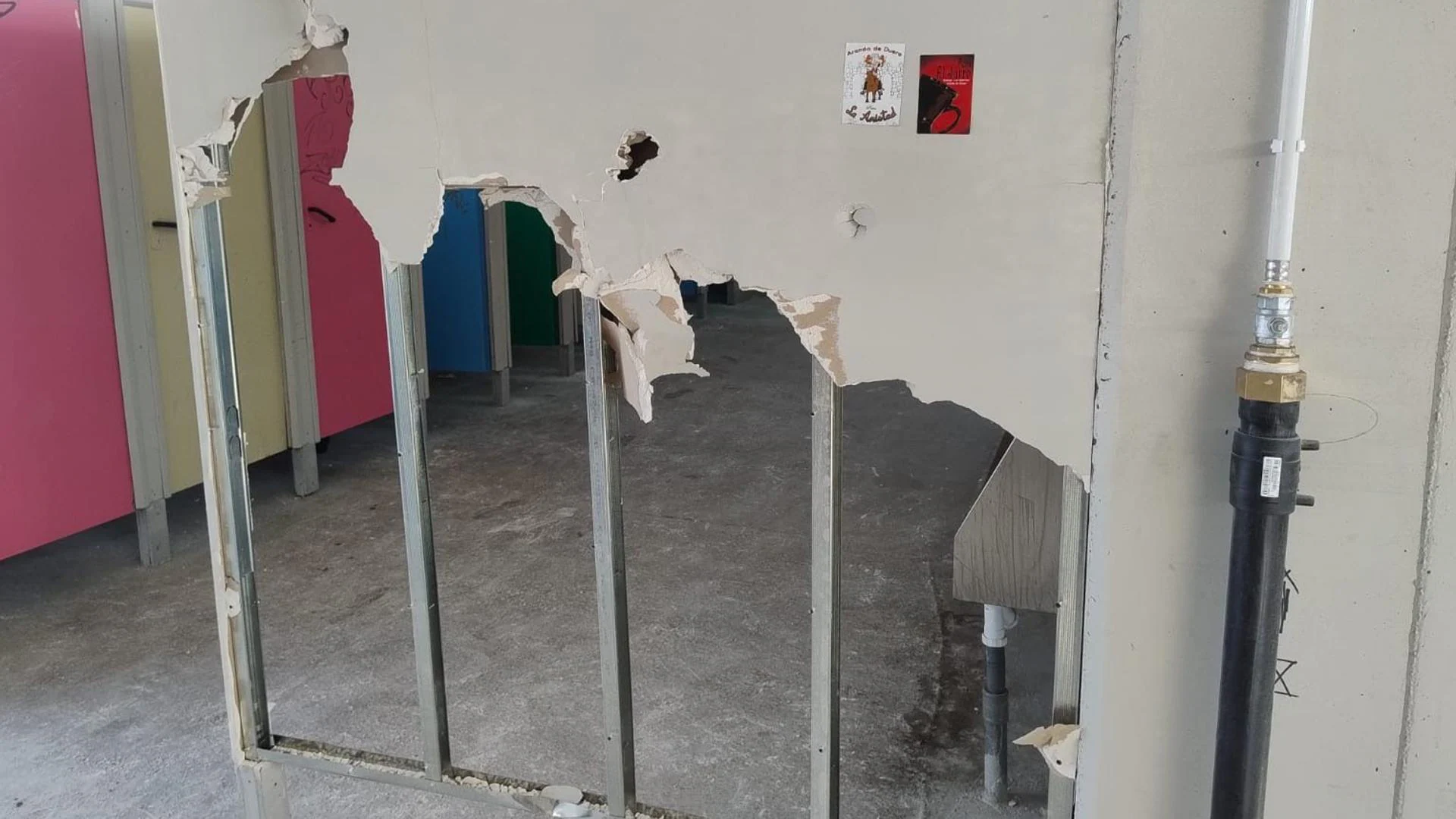 La Policía Científica busca a los autores de los destrozos en el Picón de Aranda