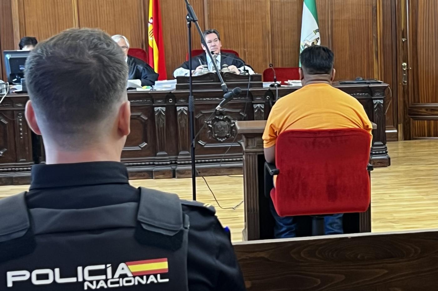 El acusado durante la primera sesión del juicio. - efe