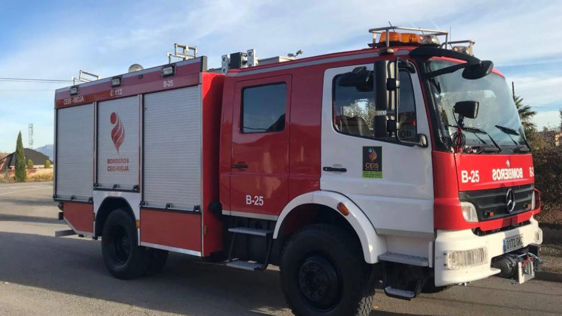 Asistido un bombero tras intervenir en la extinción de un fuego en el patio de una vivienda en Arnedo