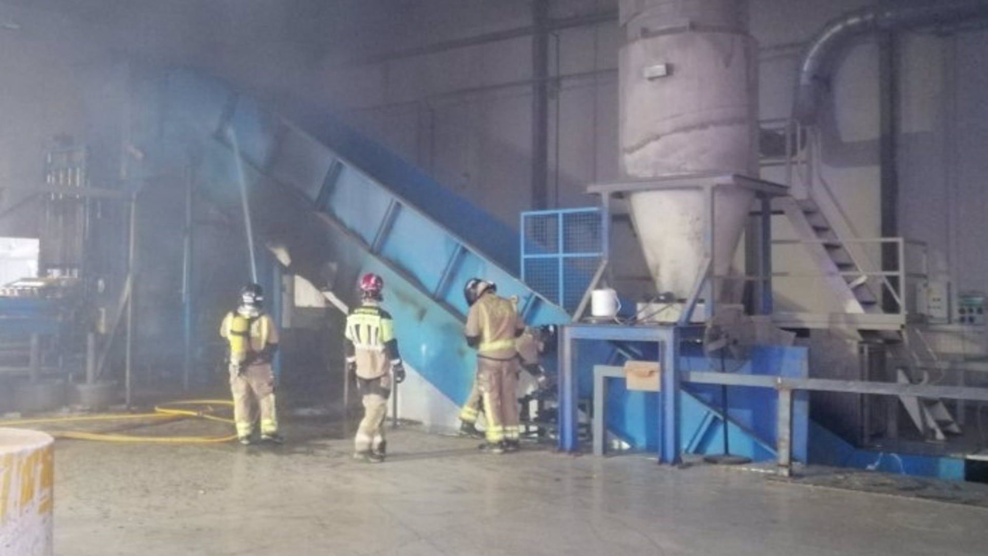 Un incendio en una nave de Molina de Segura queda en un susto