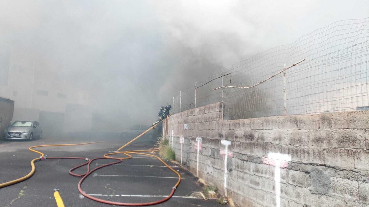 Incendio declarado en el barrio de Taco, La Laguna Tenerife.