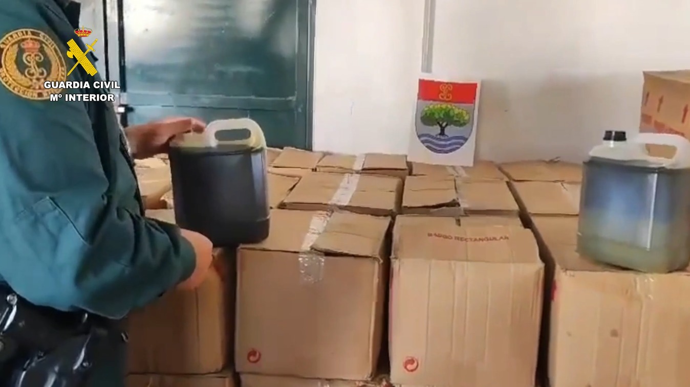 Seis investigados al pillar más de 2.500L de aceite lampante que hacían pasar como de oliva virgen