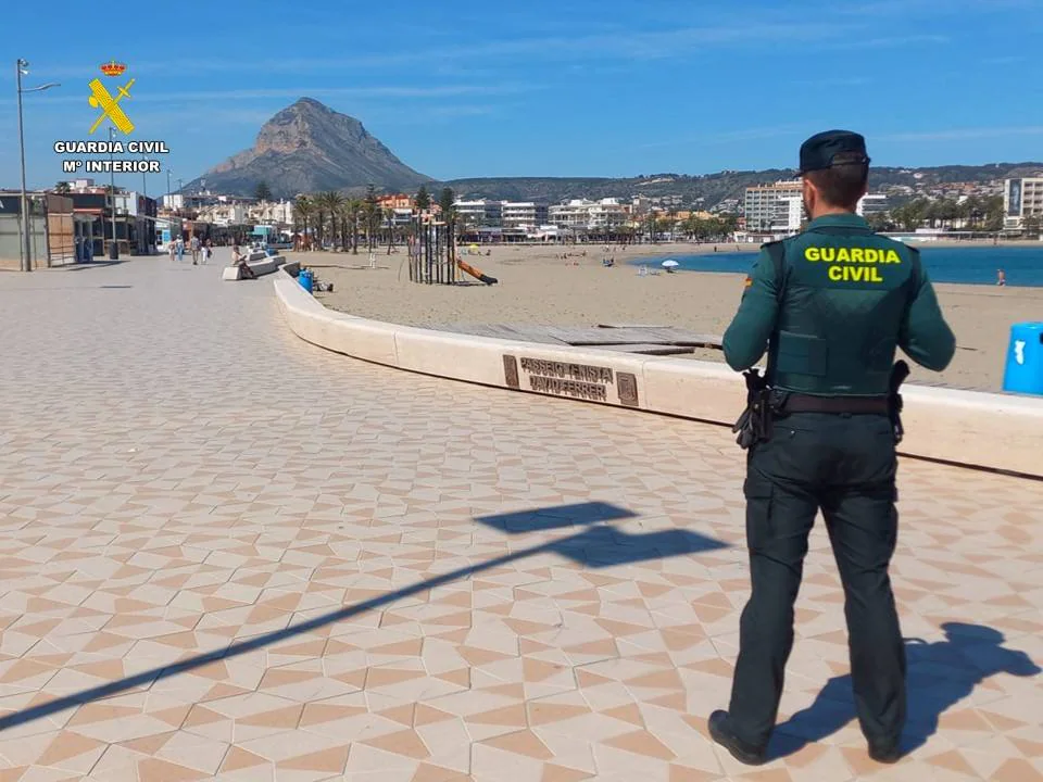 Detenida una pareja que asaltaba casas en Jávea con los propietarios en su interior