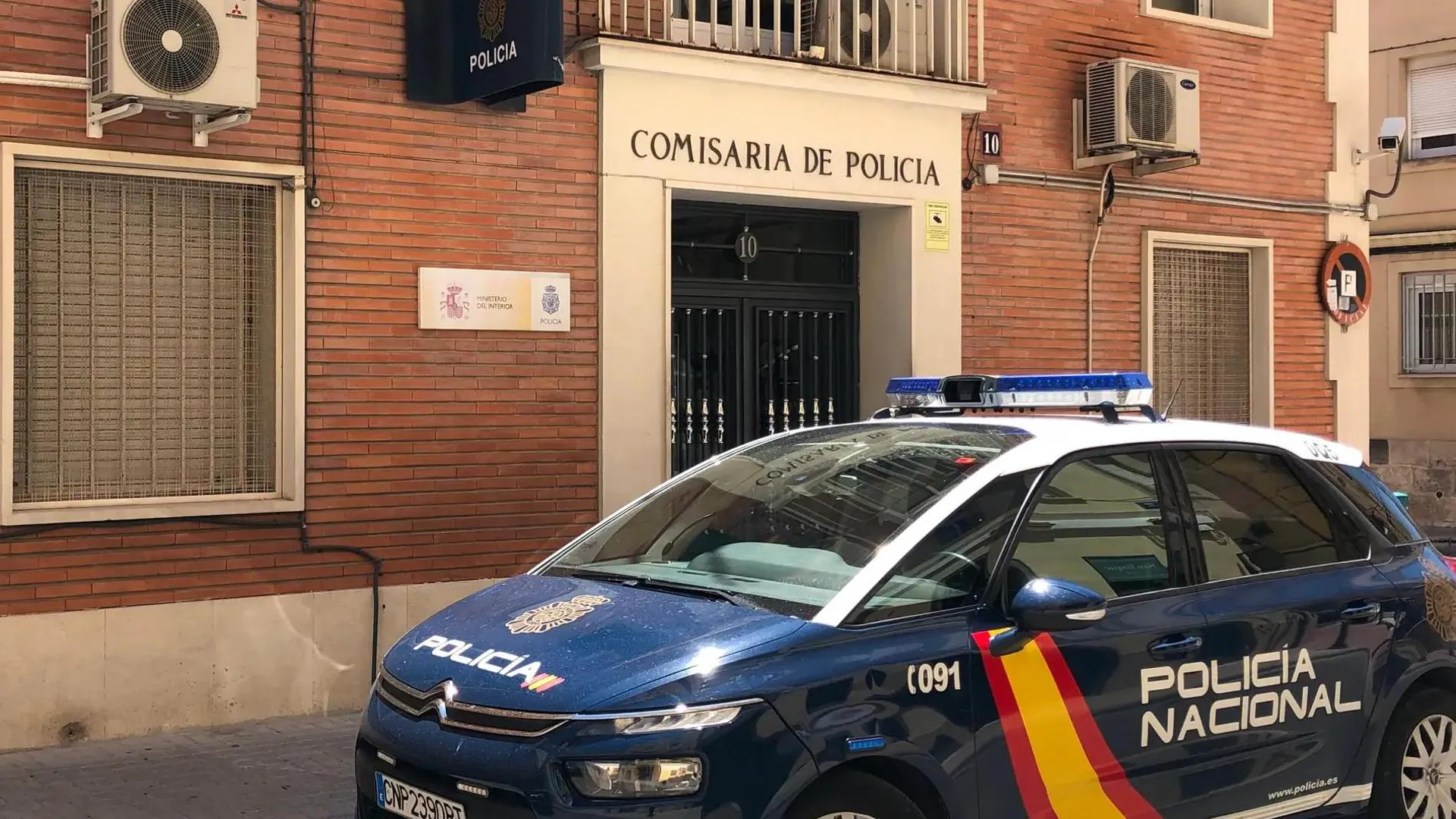 Una noche en el calabozo tras robar en dos locales de Alcoi