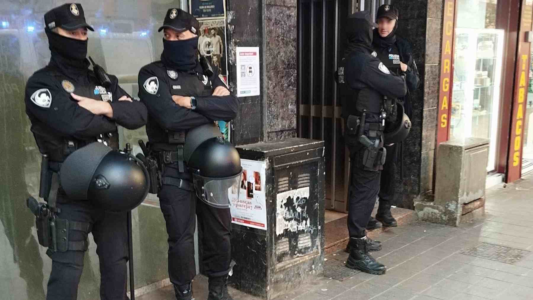 Detenido un hombre ebrio por agredir a su mujer en presencia de su hija en Son Gotleu