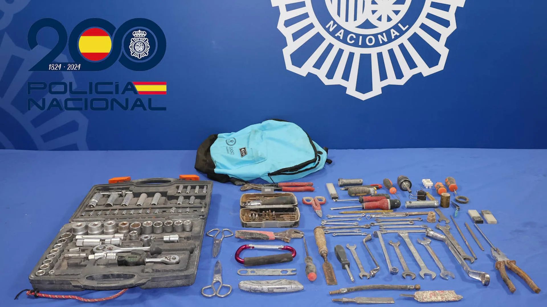 Detenido por robo con fuerza en una furgoneta: policía recupera herramientas sustraídas.