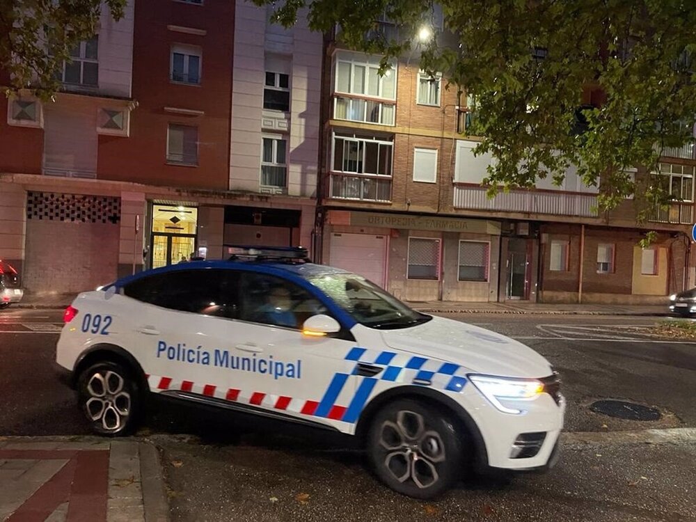 Detenidos por amenazar con un cuchillo a un comerciante
