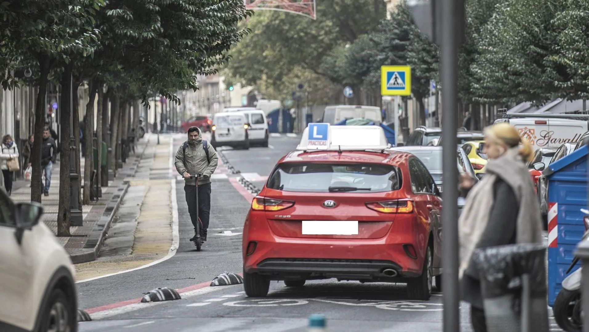 Dos accidentes en menos de media hora en la calle Duquesa de la Victoria de Logroño dejan heridos a un hombre y un ciclista
