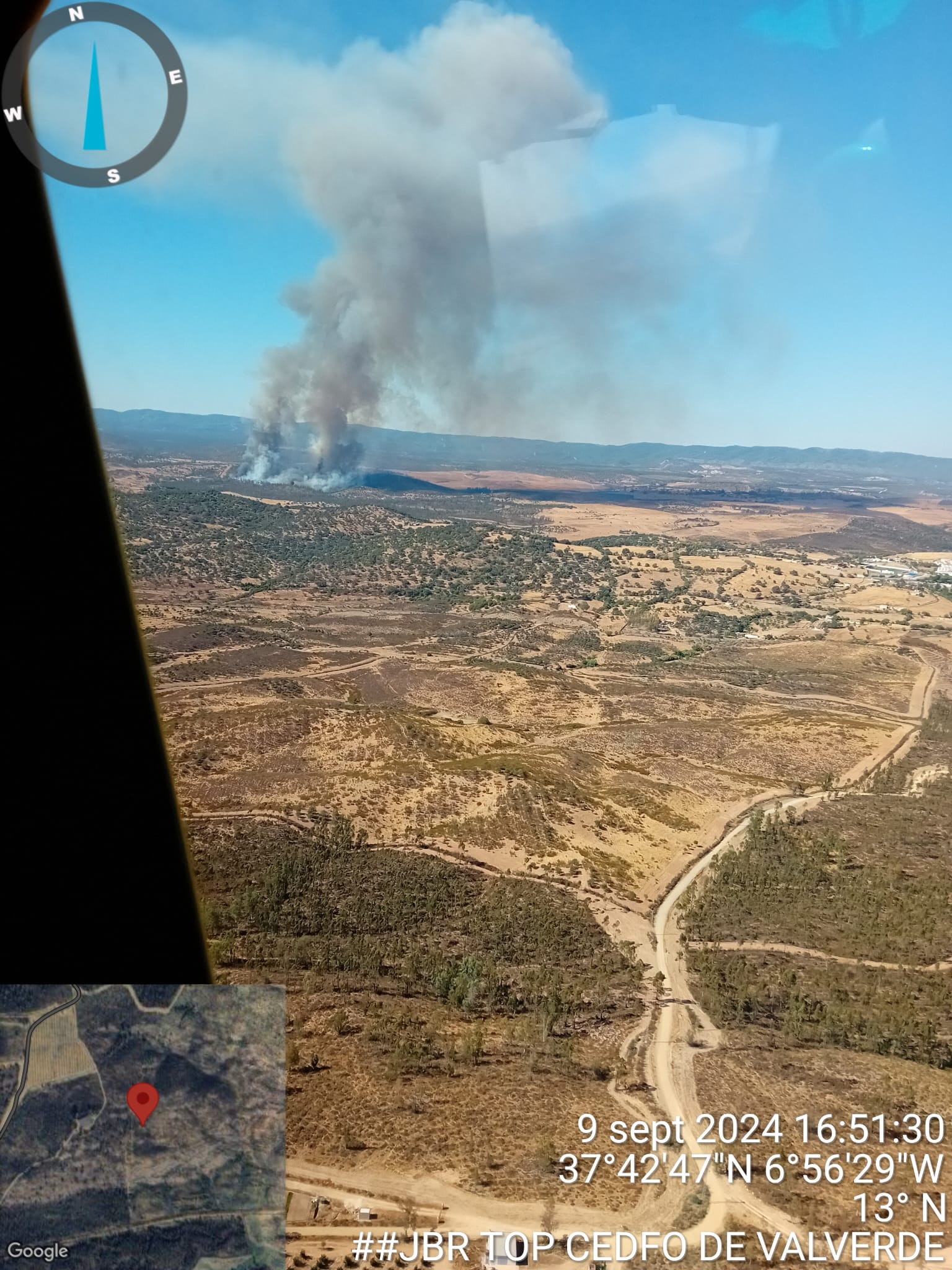 El Infoca combate por aire y tierra un incendio en El Cerro