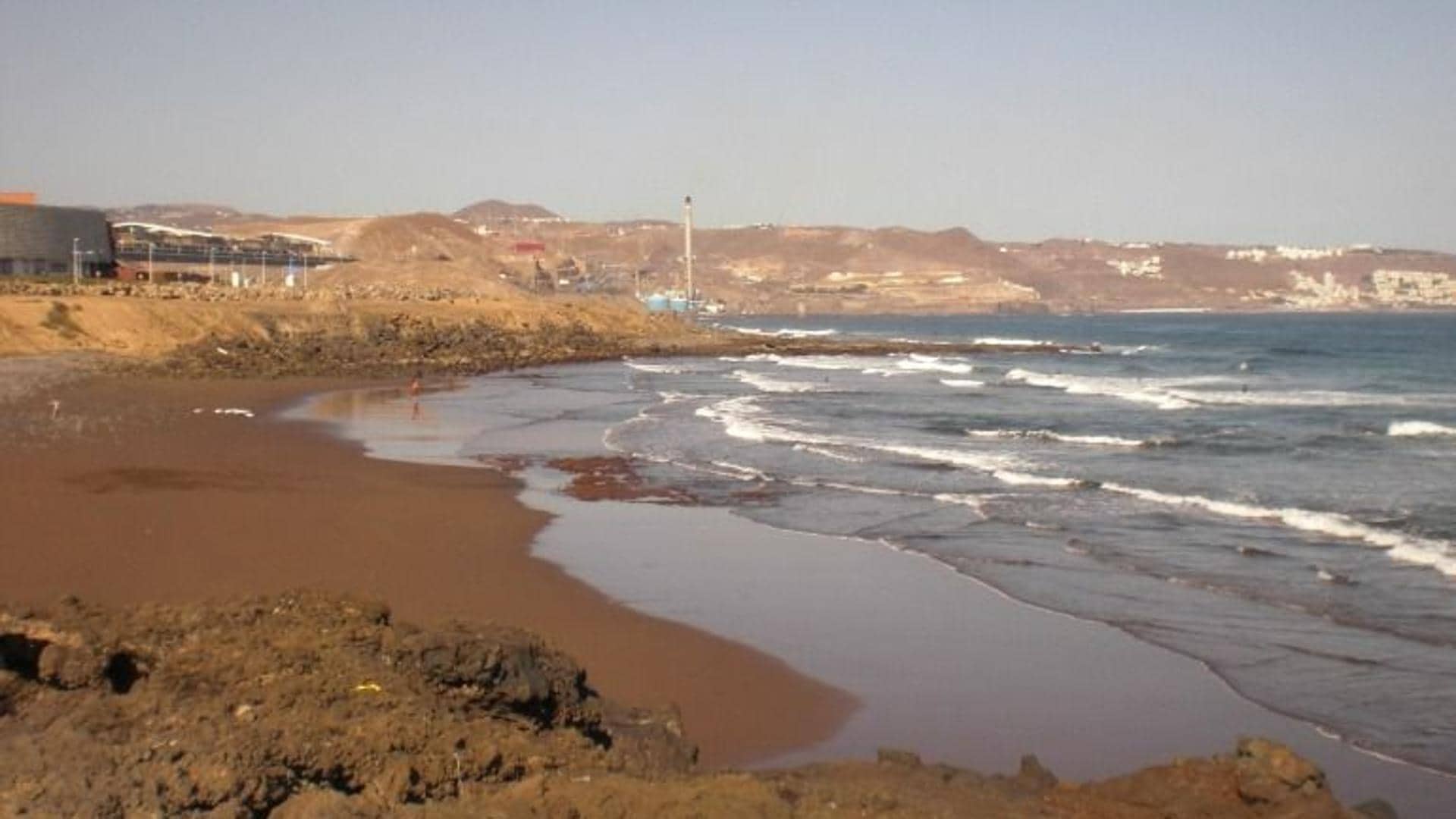 Localizan el cuerpo sin vida de una mujer flotando en el mar, en Telde