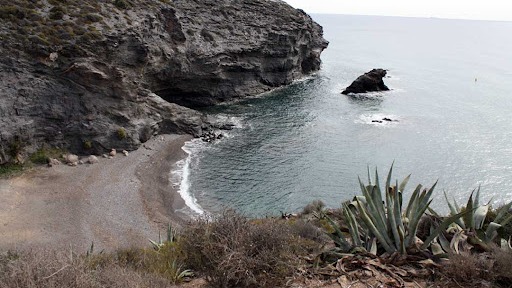 Encuentran el cuerpo sin vida de una mujer en Cala del Barco