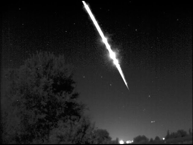Espectacular bola de fuego cruza el cielo nocturno en España y es grabada por redes de detección