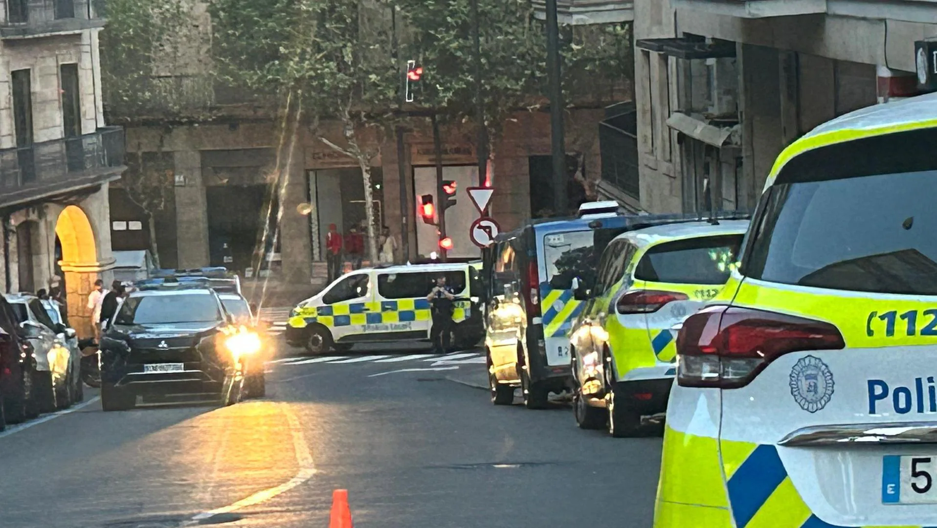 Espectacular redada con diez vehículos policiales en un 'after' de Salamanca