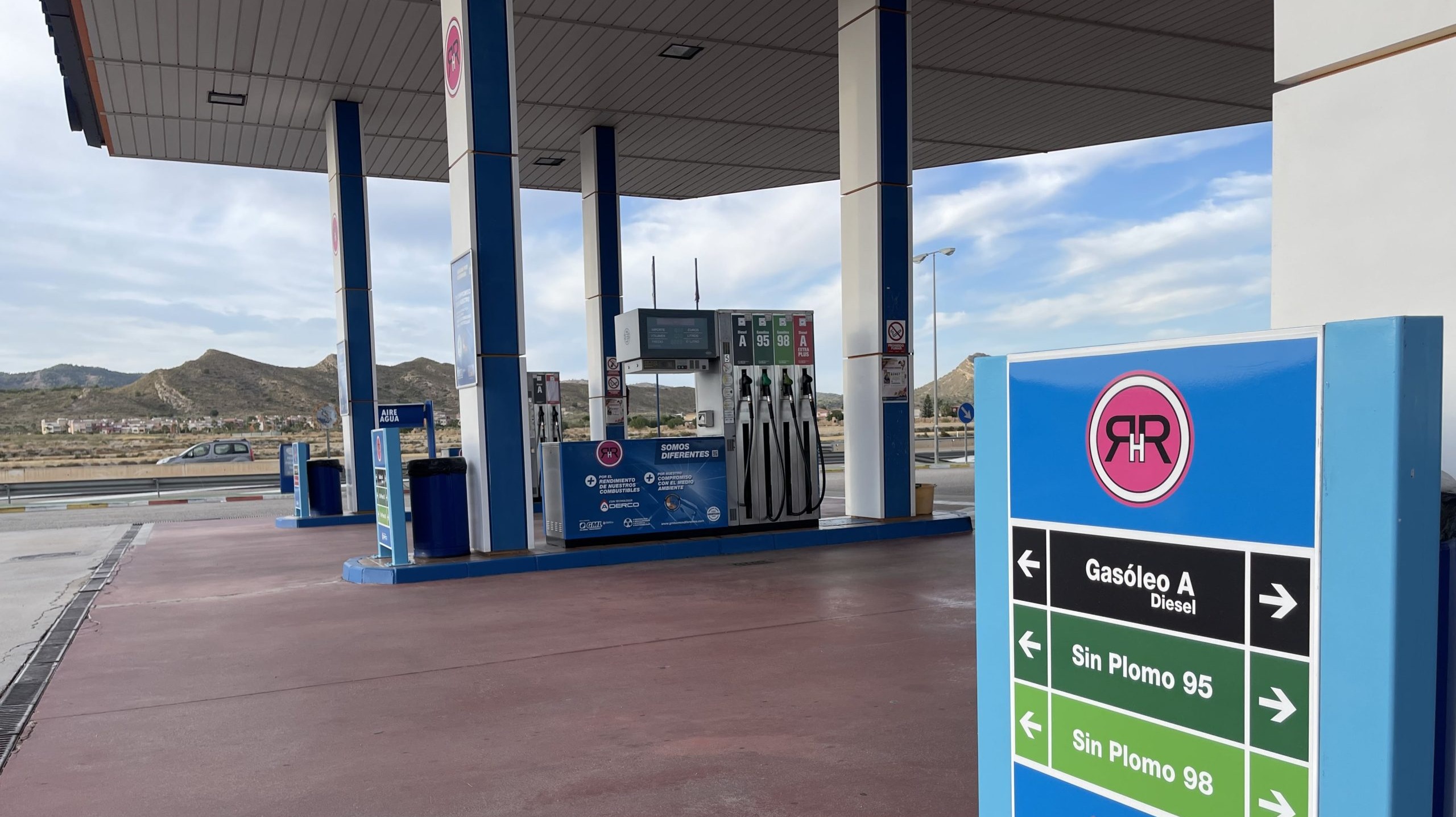 Atracan una gasolinera en Baños y Mendigo