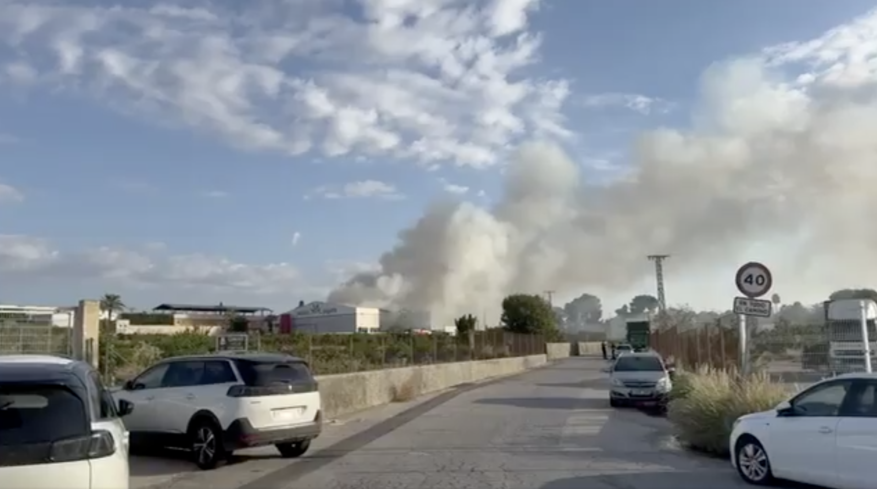 Arde una fábrica de pimentón en El Esparragal