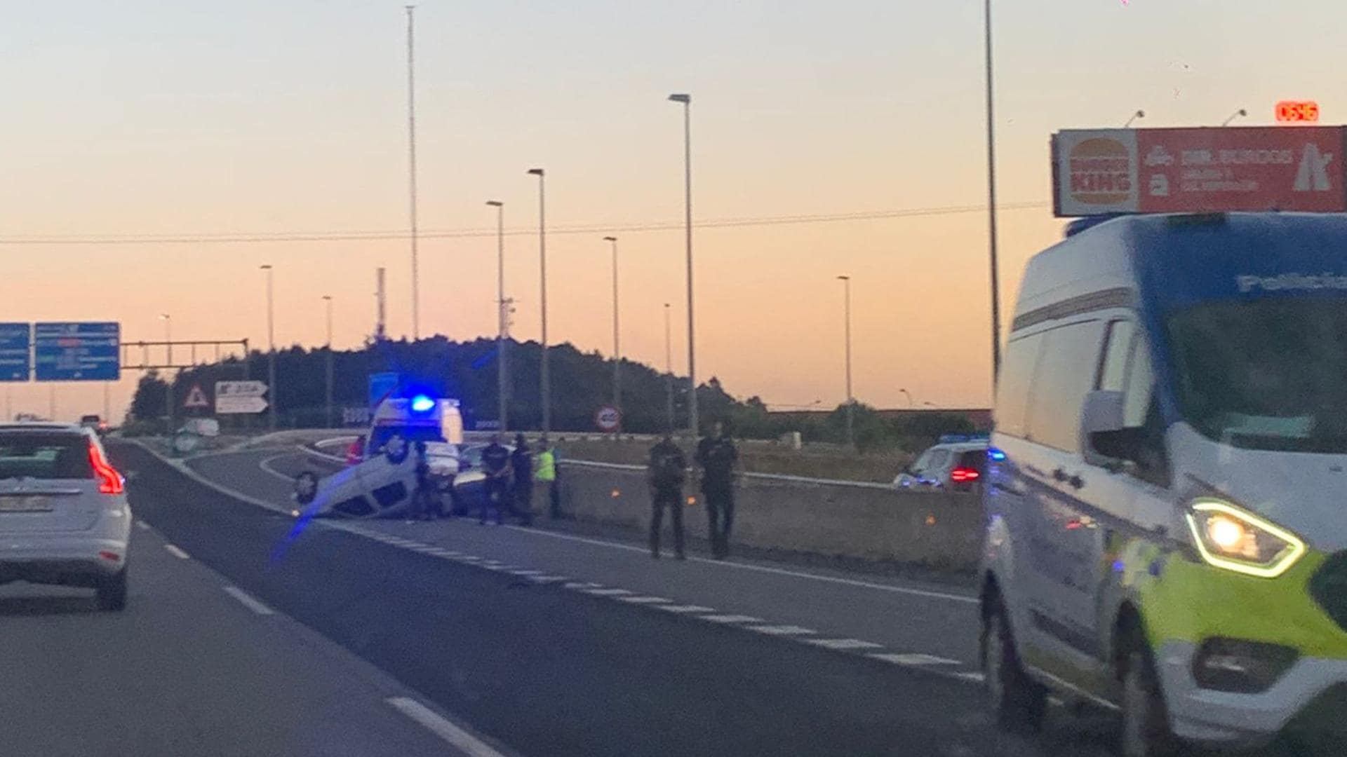 Herido un hombre en un aparatoso accidente entre dos turismos en Burgos